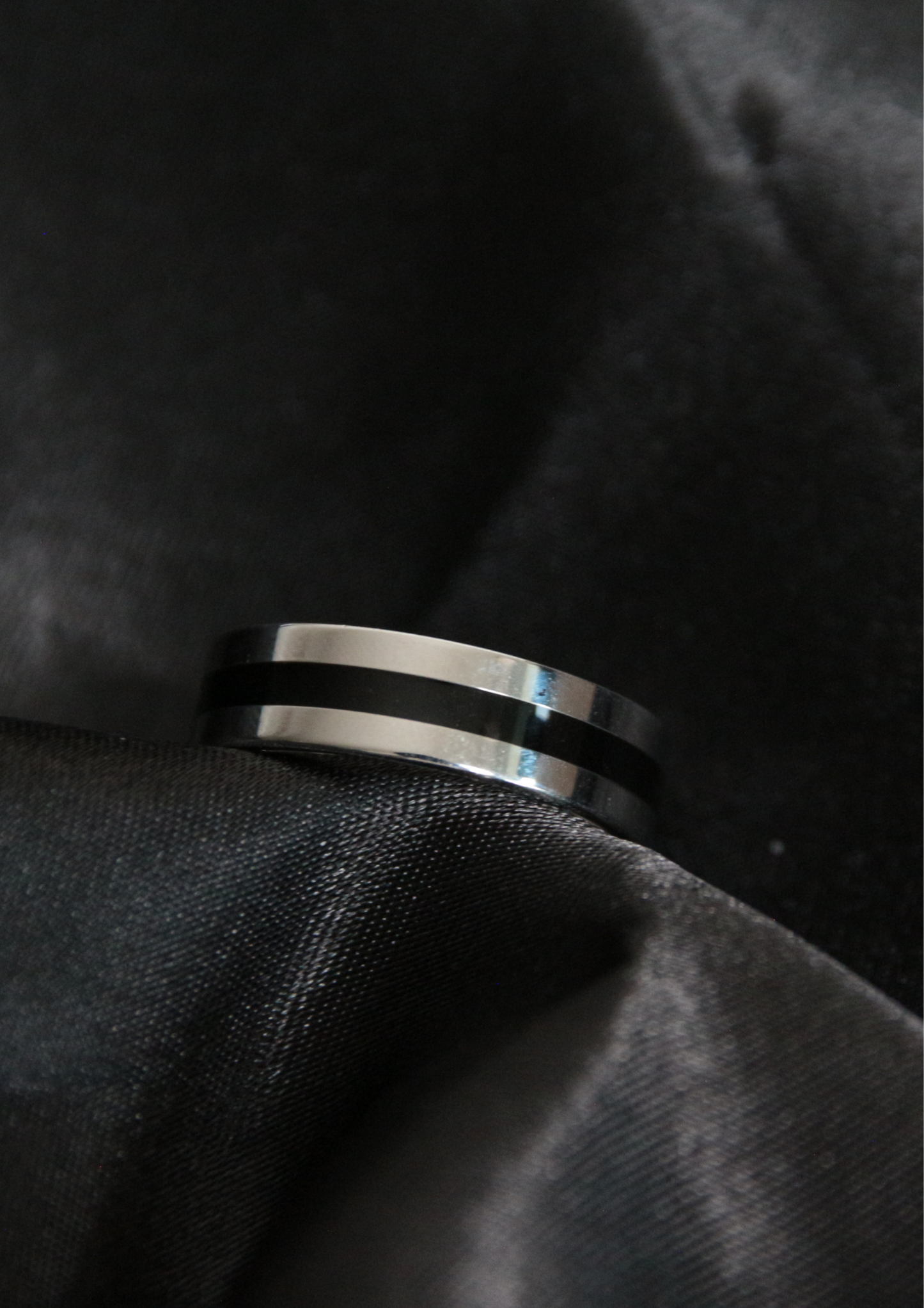 Bague homme anneau noir et argent
