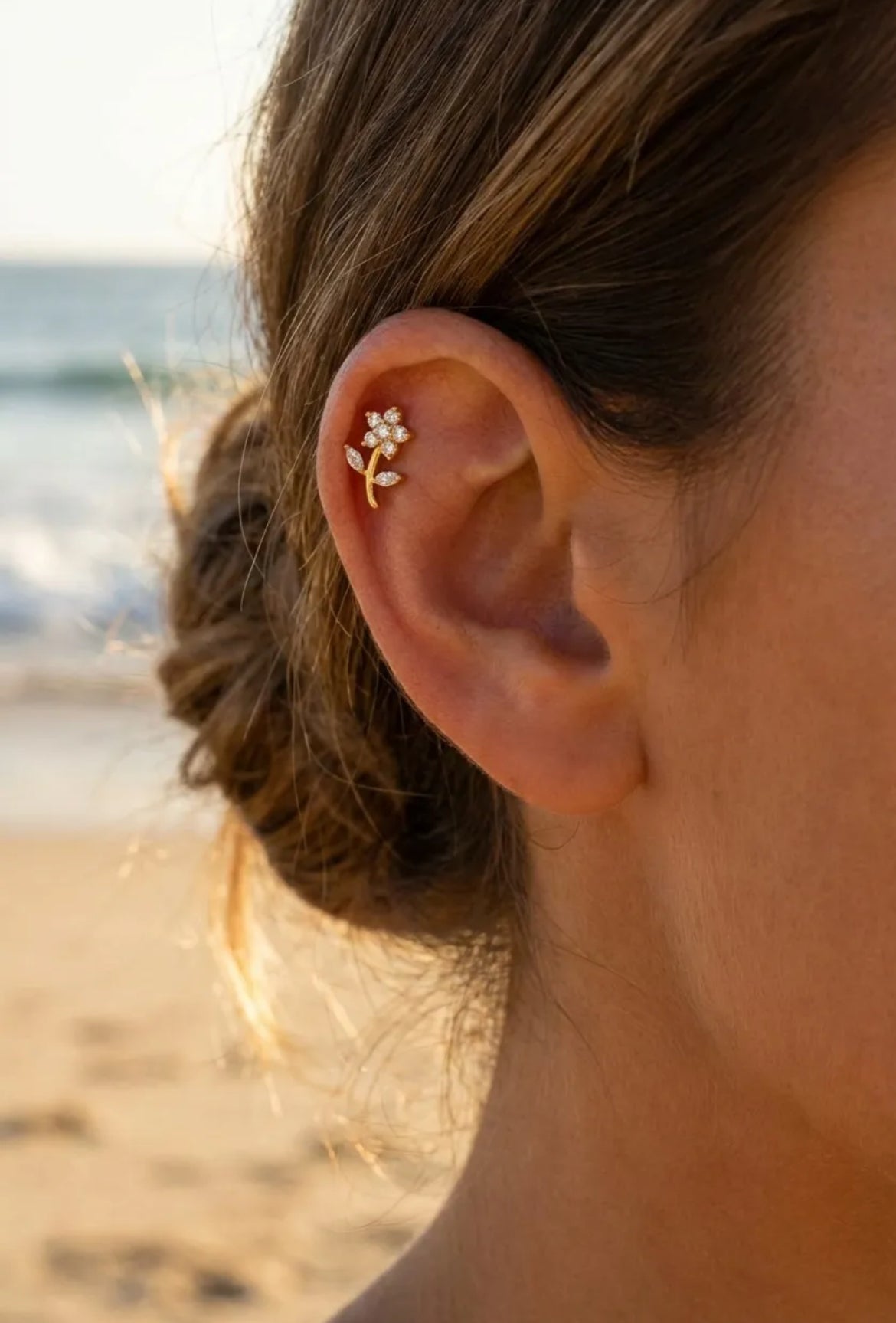 Piercing oreille fleur strass
