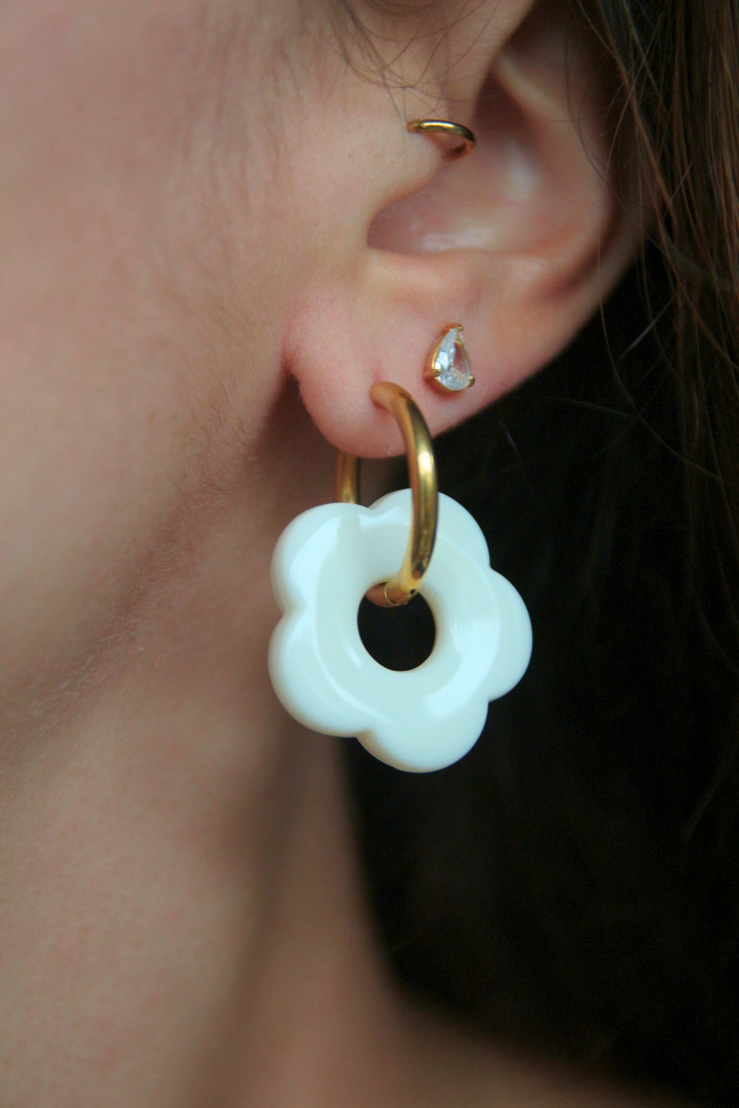 Boucles d'oreilles fleur résine blanc cassé - FLORINE