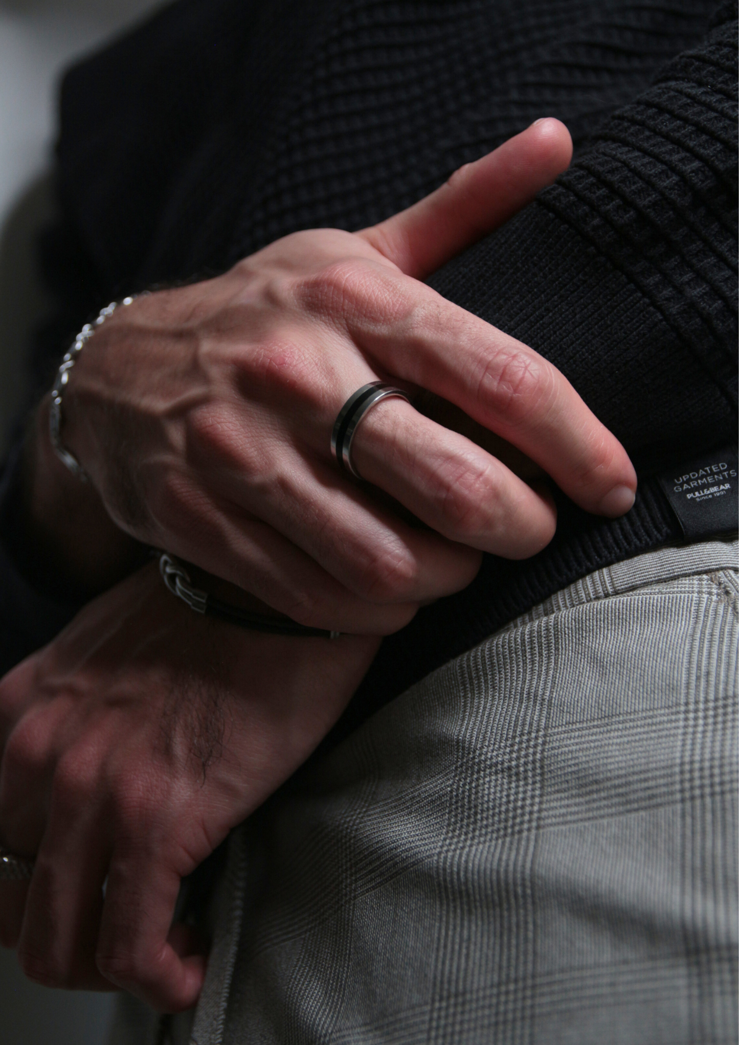 Bague homme anneau noir et argent