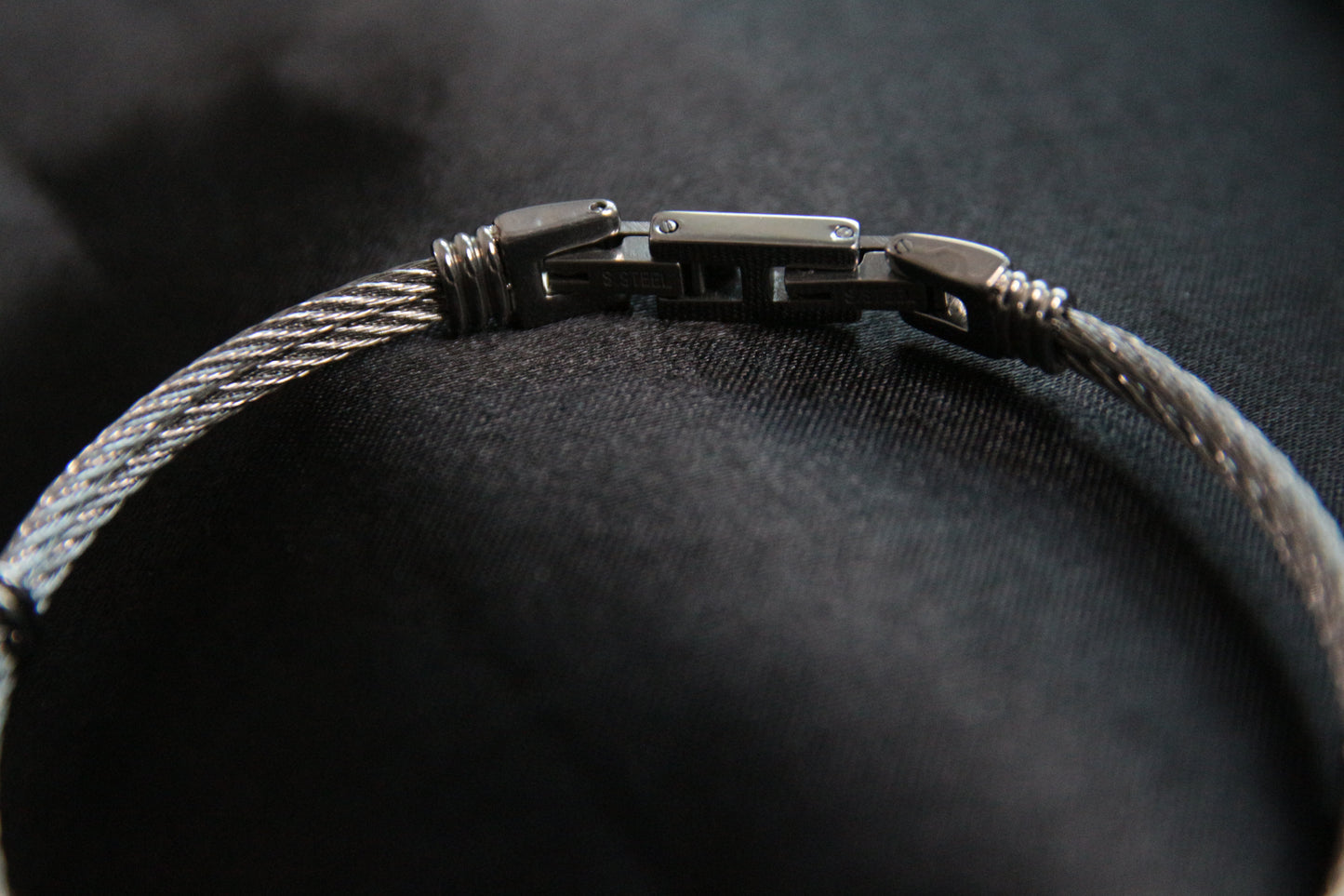 Bracelet acier homme fond noir Medium - AXEL