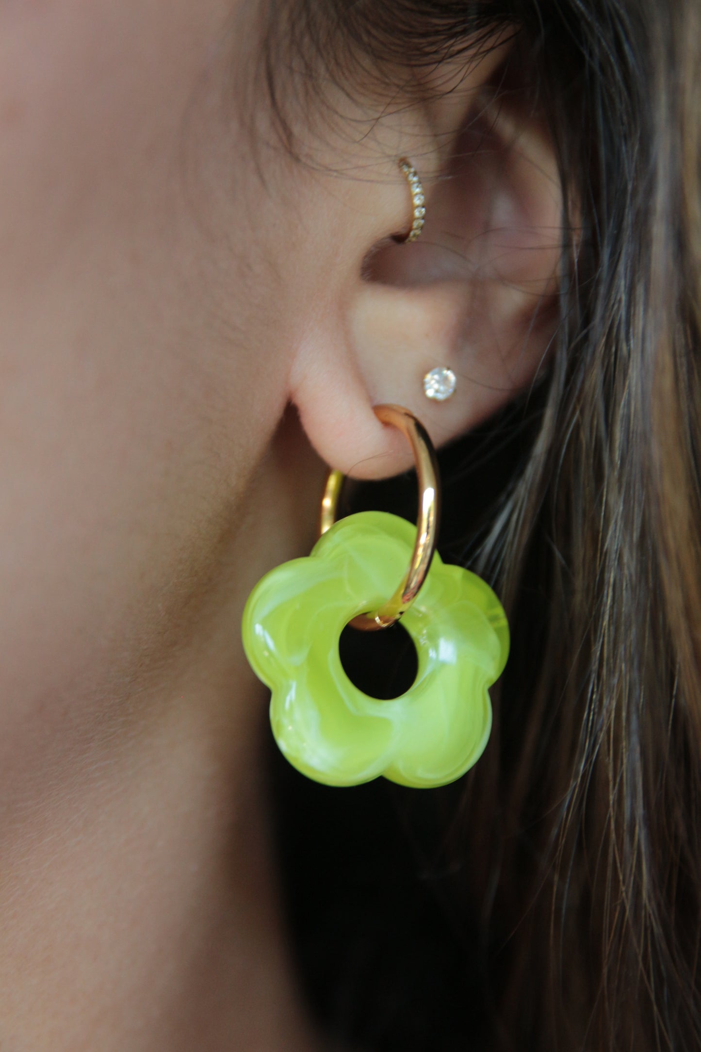 Boucles d'oreilles fleurs résine vert pomme fluo - FLORINE