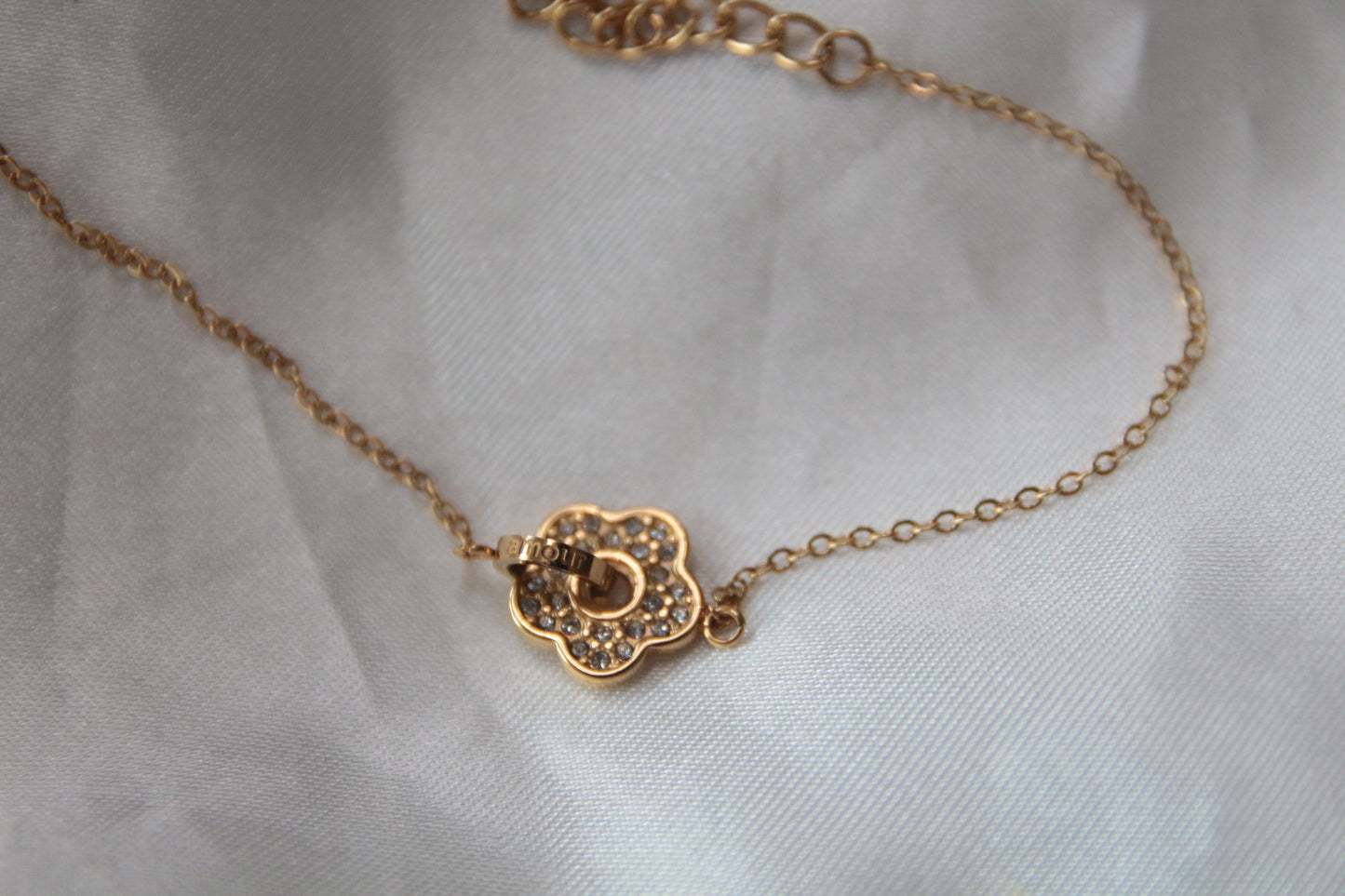 Bracelet fin fleur strass - AMOUR