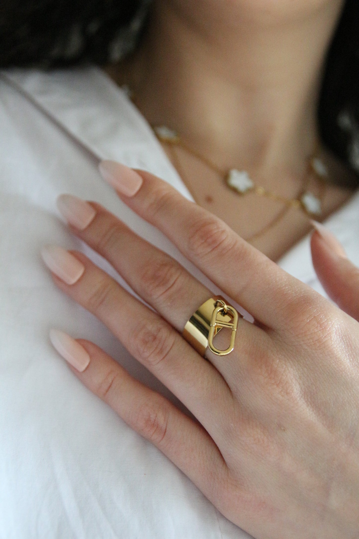 Bague breloque dorée femme