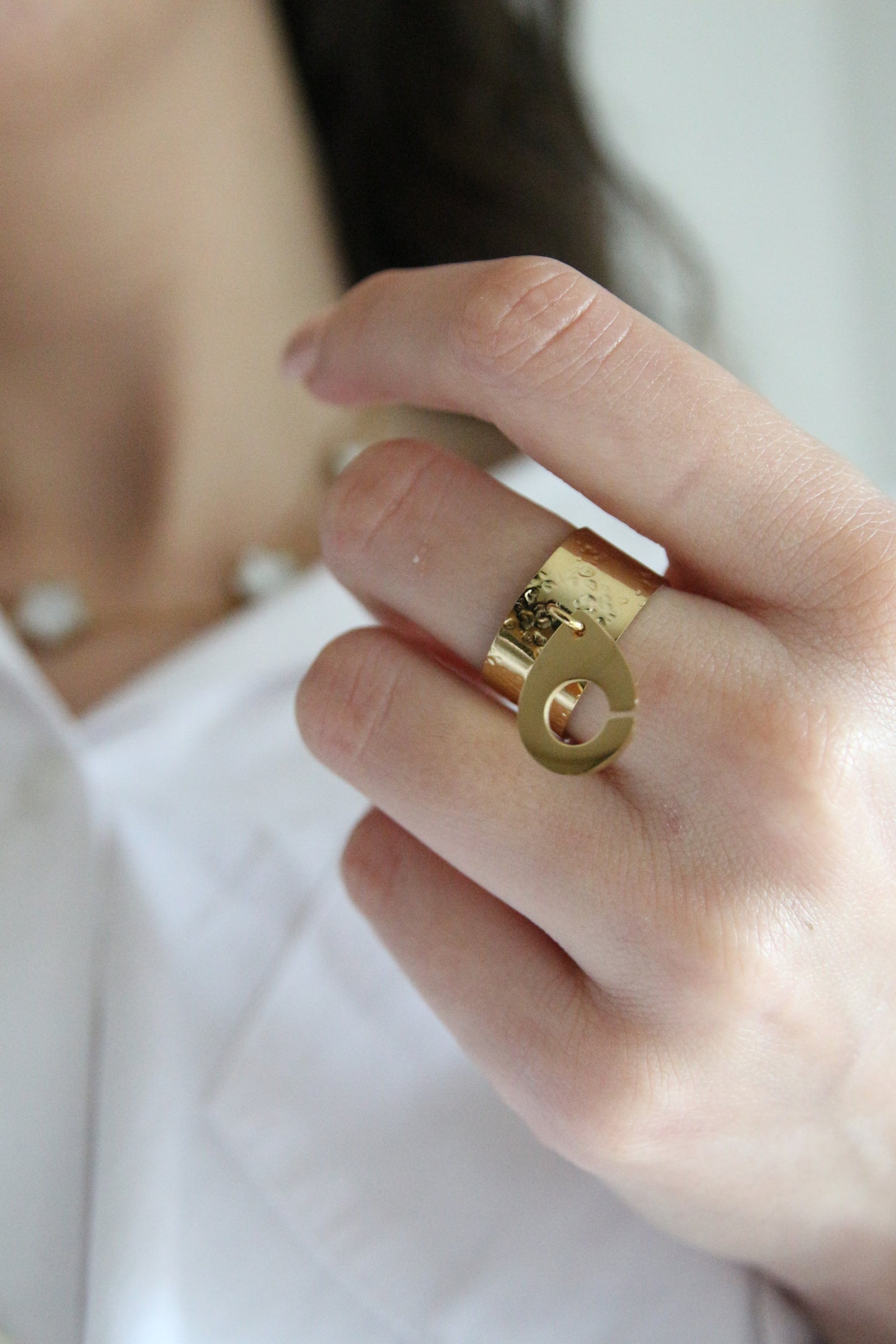 Bague menotte dorée