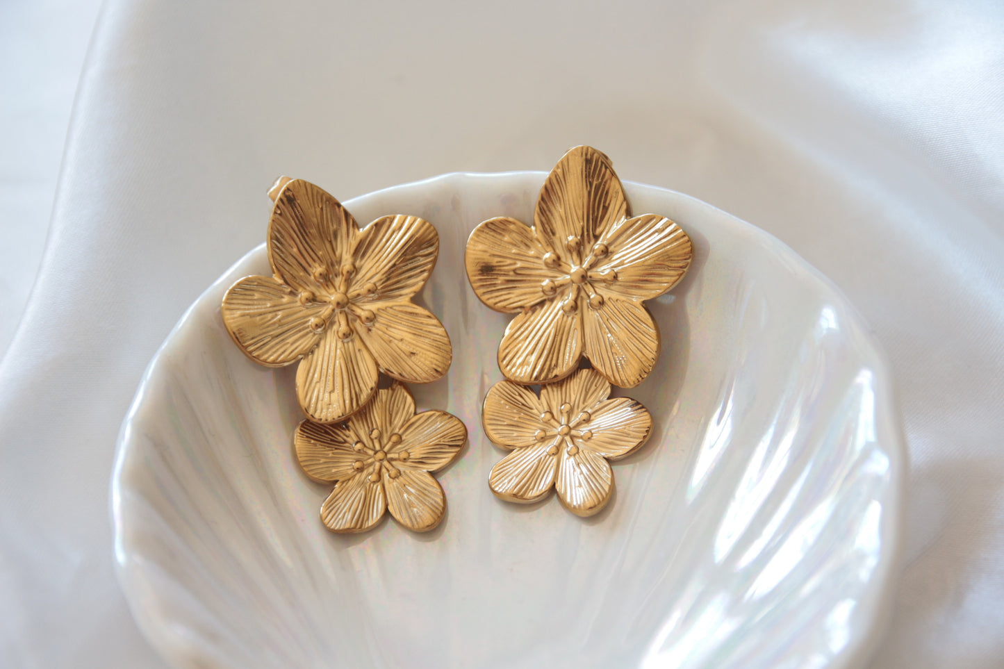 Boucles d'oreilles double fleurs - MONOI