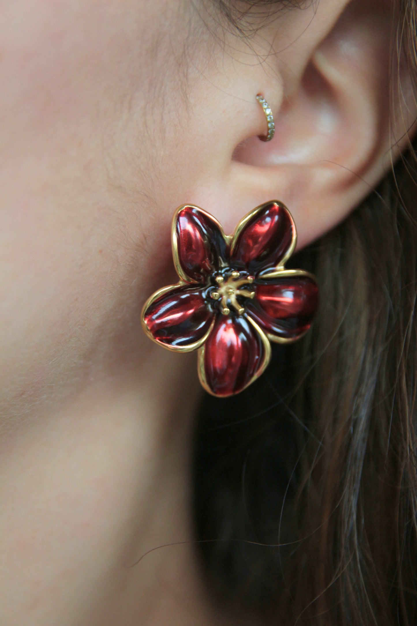 Boucles d'oreilles fleur métal bordeaux - FLORA