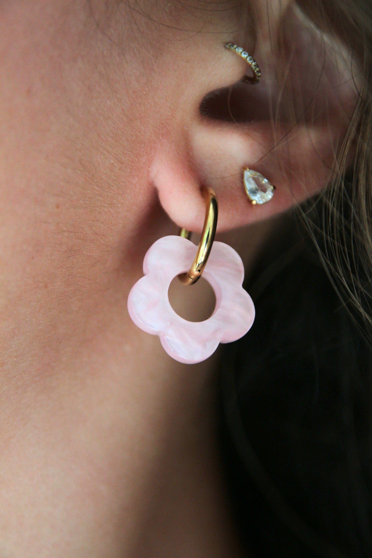 Boucles d'oreilles fleurs résine rose nacré - FLORE