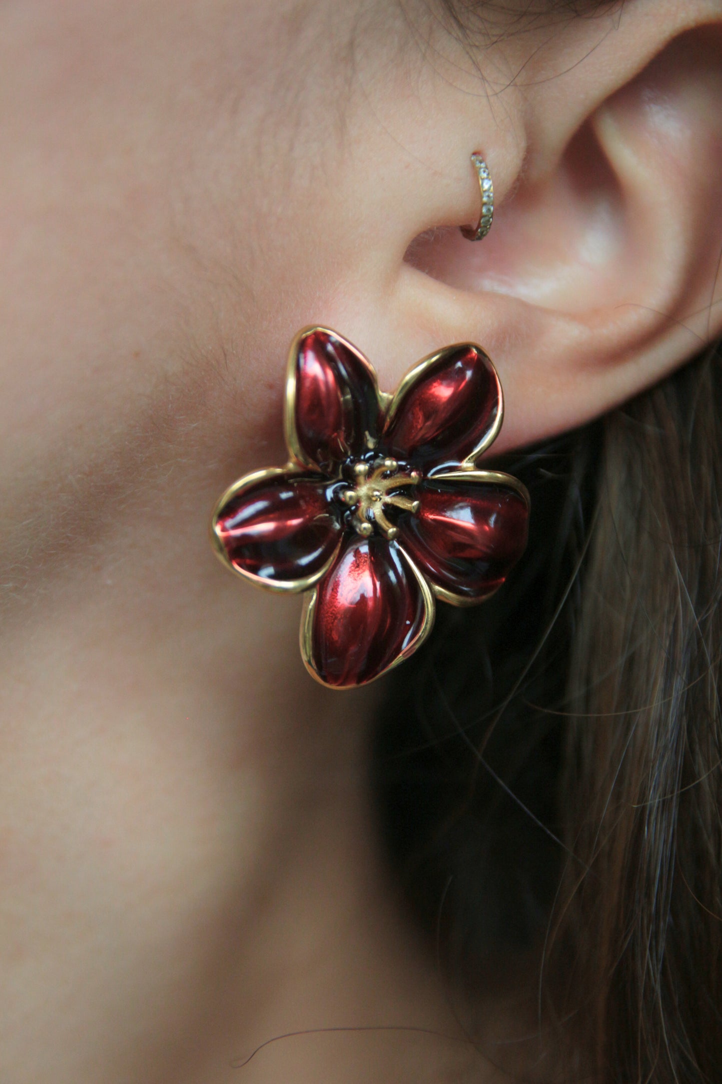 Boucles d'oreilles fleur métal bordeaux - FLORA