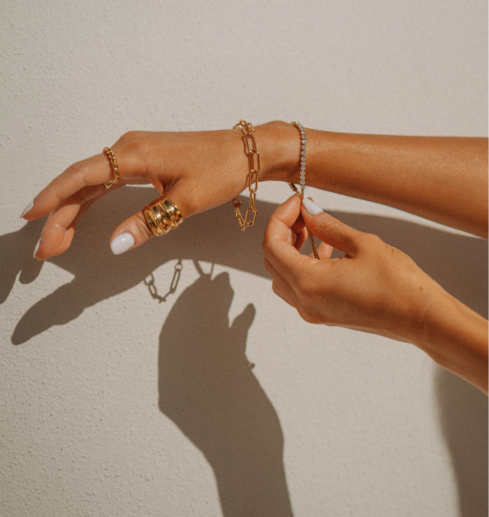 Bijoux en Acier Inoxydable vs Laiton : Lequel Choisir ?