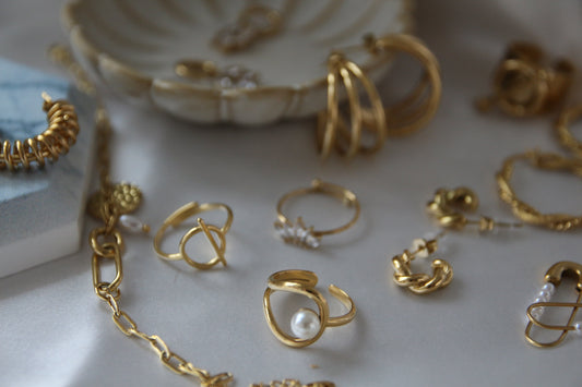 Bijoux en Acier Inoxydable vs Laiton : Lequel Choisir ?