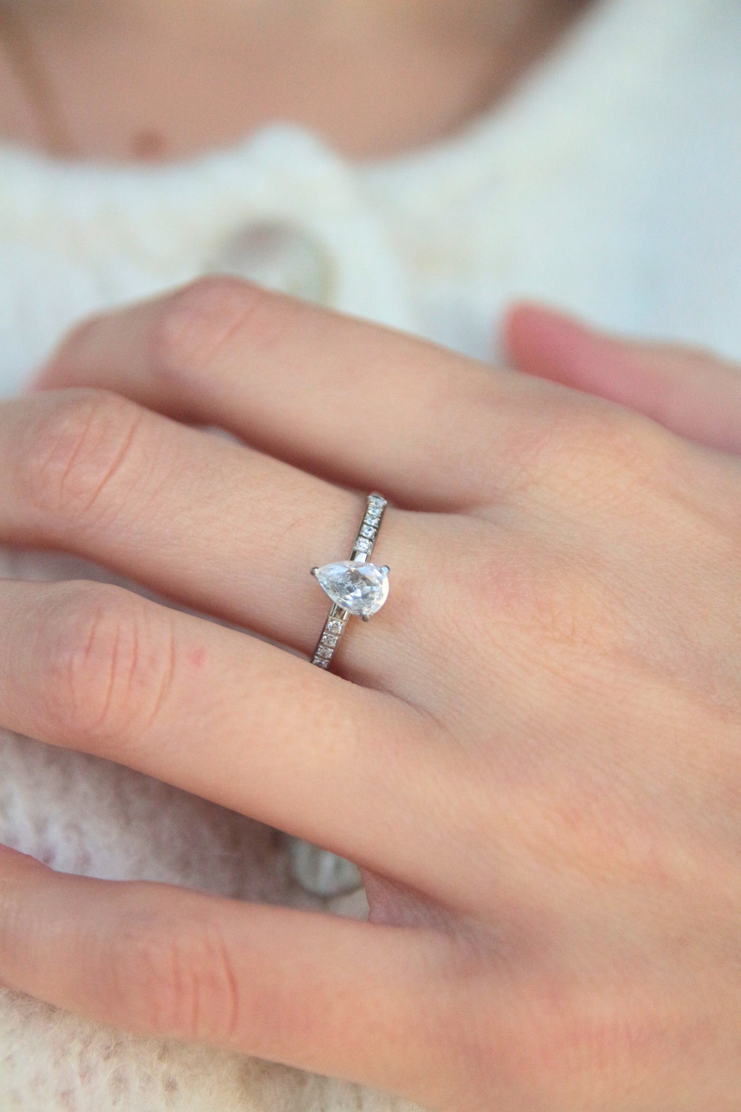 Bague solitaire goutte argentée - GINA