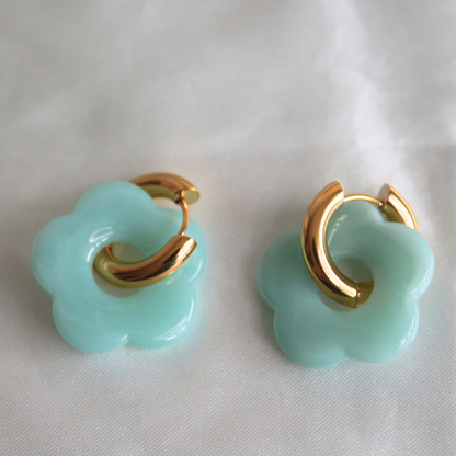 Boucles d'oreilles fleur résine vert d'eau  - FLORINE
