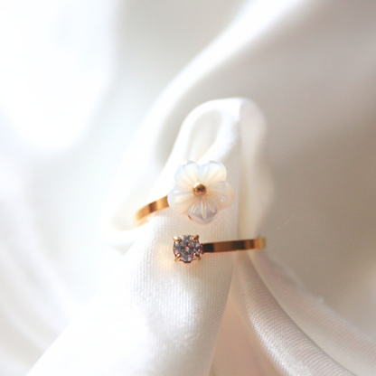 Bague ouverte fleur blanche - NELA