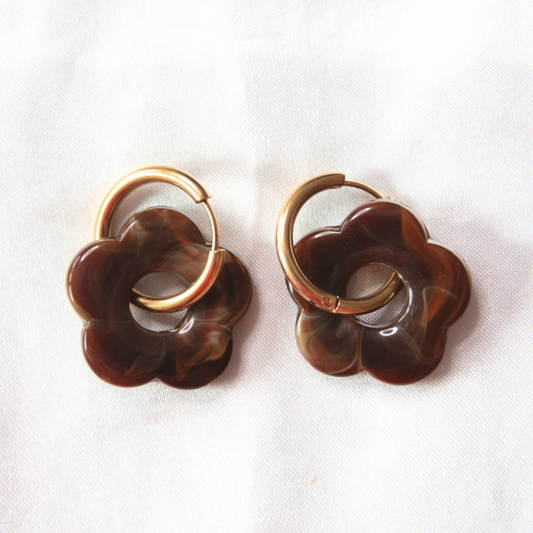 Boucles d'oreilles fleur résine marron nuageux - FLORINE