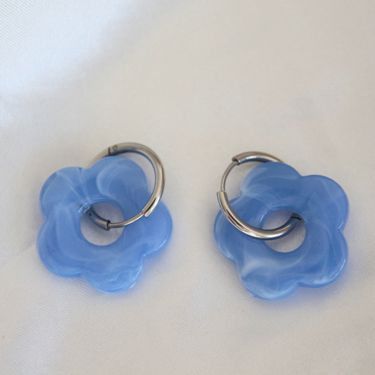 Boucles d'oreille fleur résine bleu azur argentées - Florine