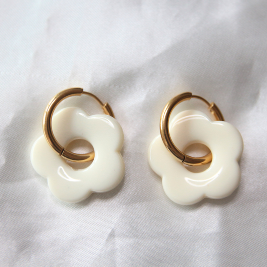 Boucles d'oreilles fleur résine blanc cassé  - FLORINE