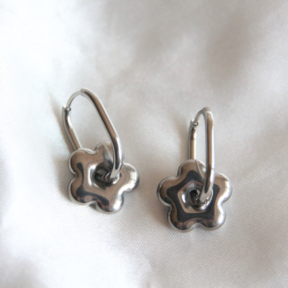 Boucles d'oreilles fleurs argentées - CAMILLE