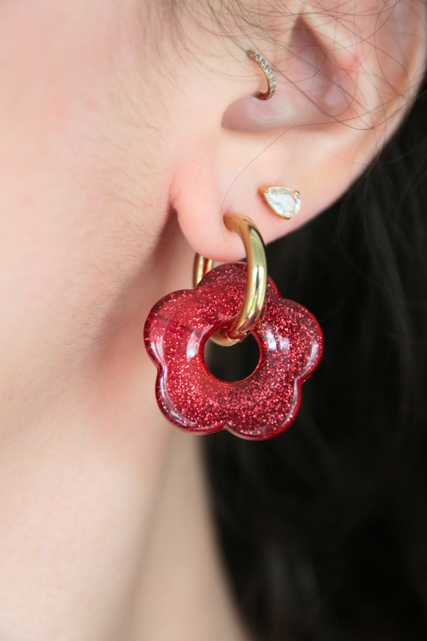 Boucles d'oreilles fleur résine rouge paillette - FLORINE