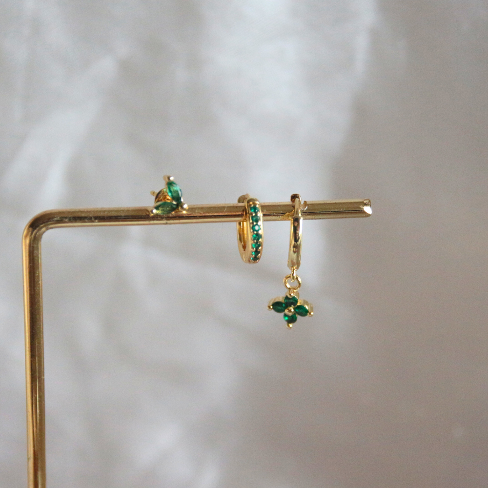 Composition piercings oreille - VERT