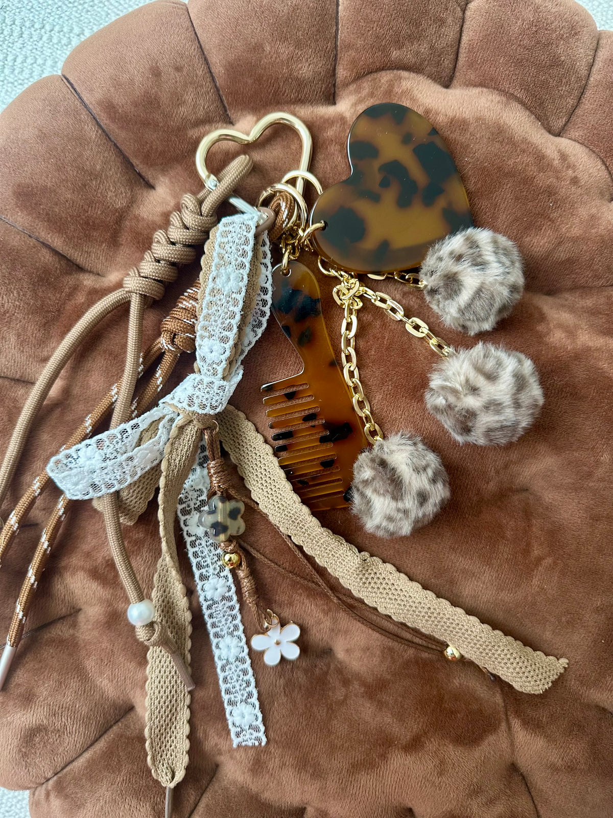 Grigri pompom peigne et miroir léopard