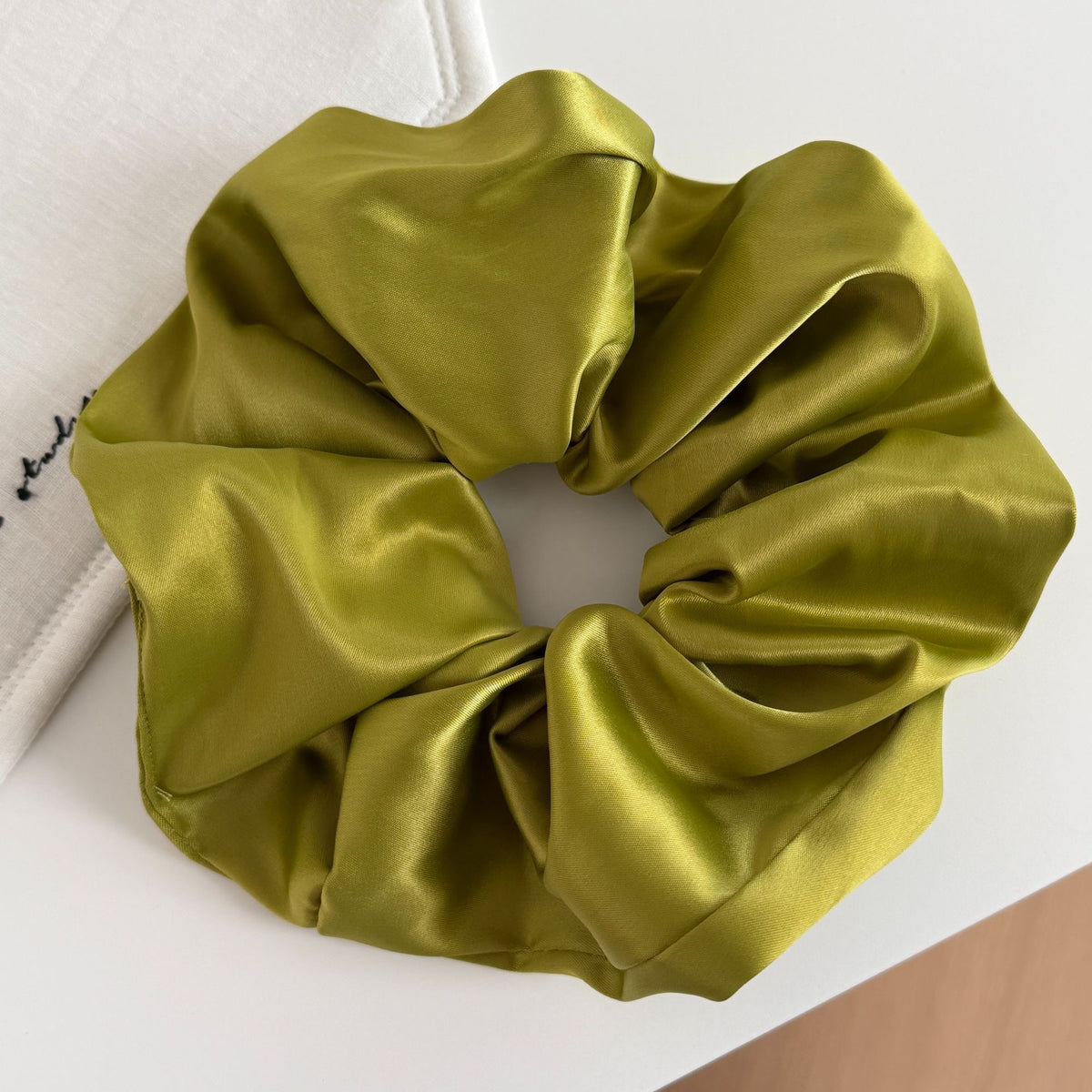 Chouchou satin vert olive XXL