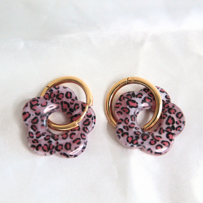Boucles d'oreilles fleurs résine léopard rose - Florine