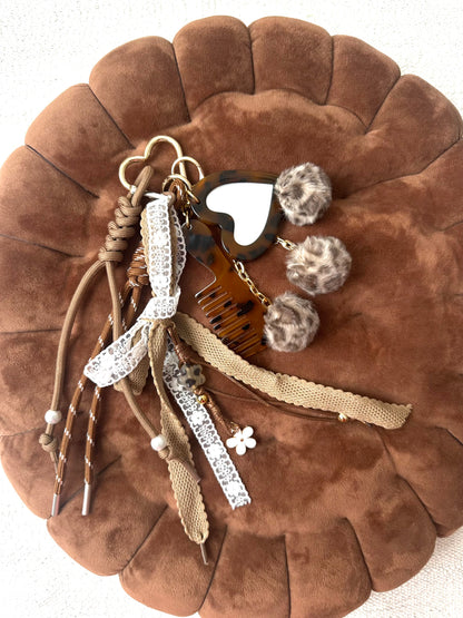 Grigri pompom peigne et miroir léopard