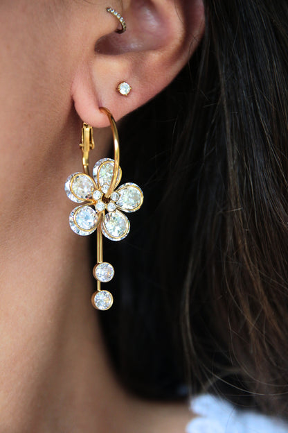 Boucles d'oreilles pendantes fleur cristaux - DIVINA