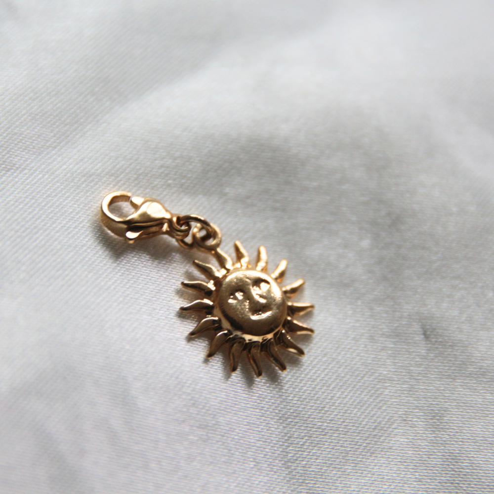 Charm petit soleil doré