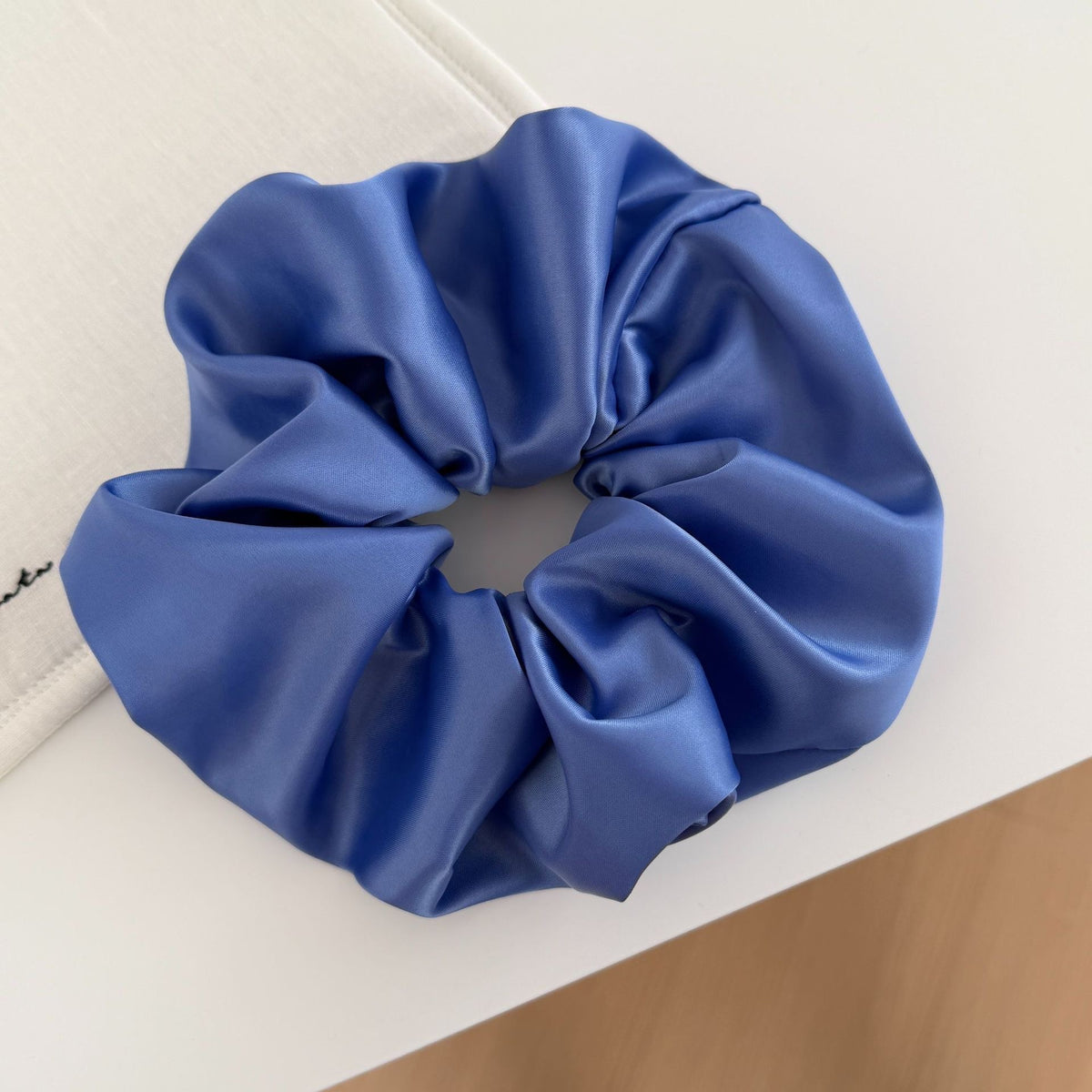 Chouchou satin bleu XL