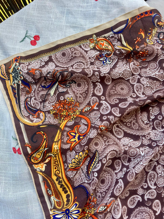 Foulard tout doux marron arabesques