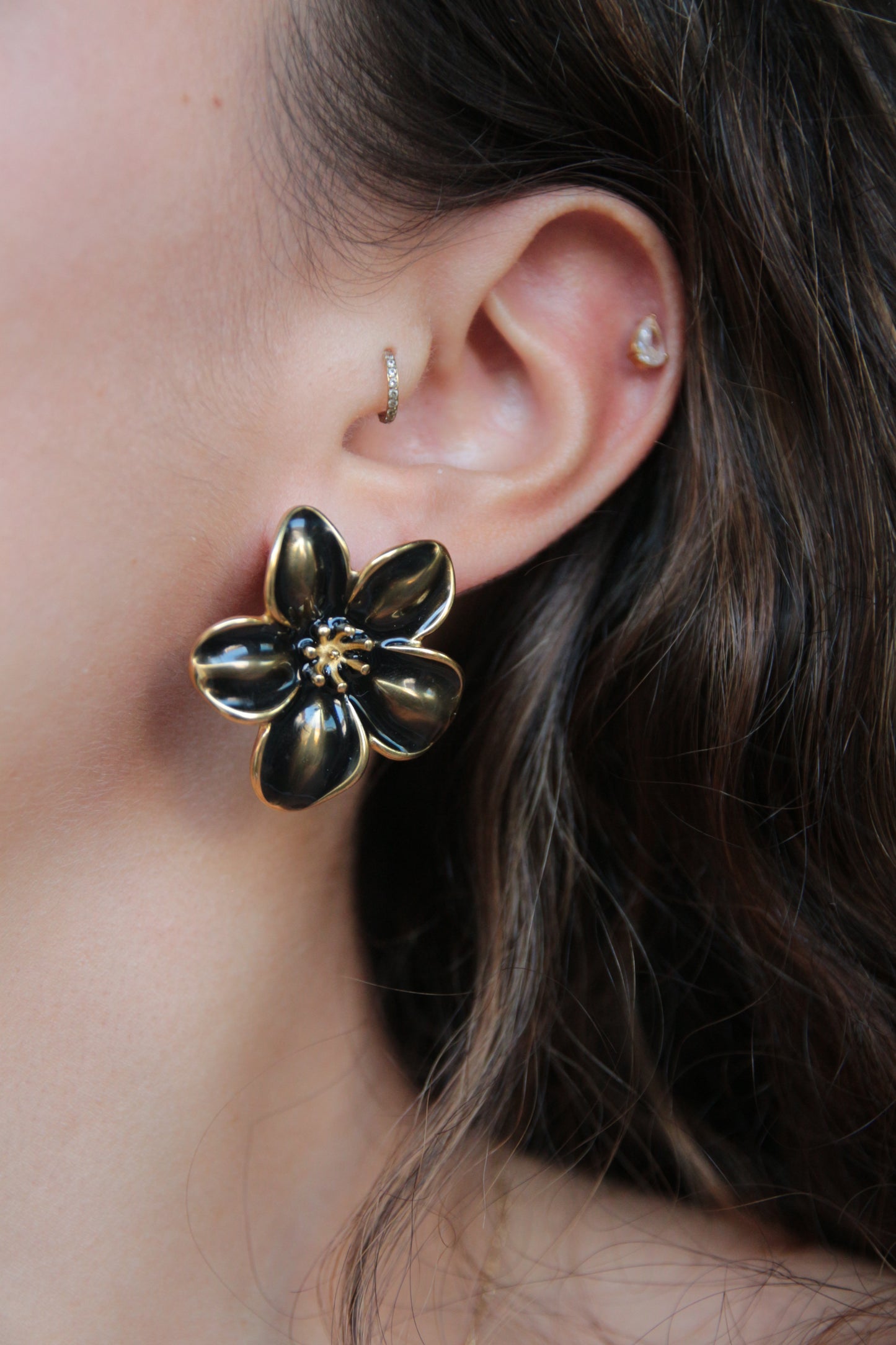 Boucles d'oreilles fleur métal marron foncé - FLORA