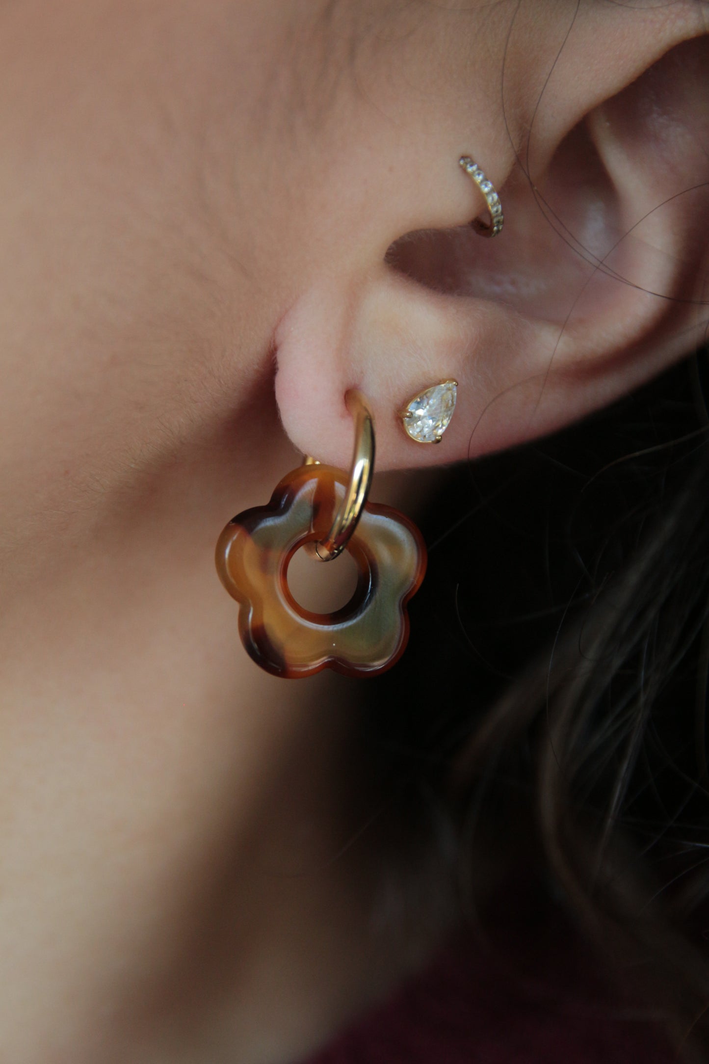 Boucles d'oreilles fleur résine écaille de tortue - FLORE