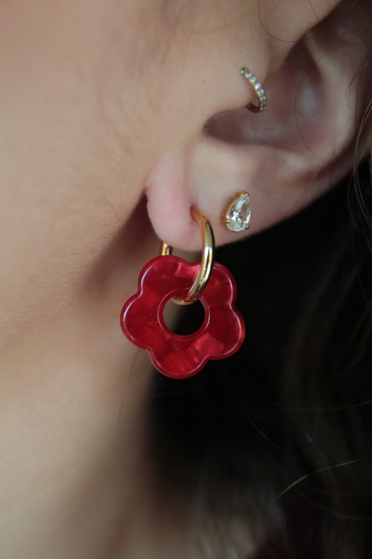 Boucles d'oreilles fleur résine rouge marbré - FLORE