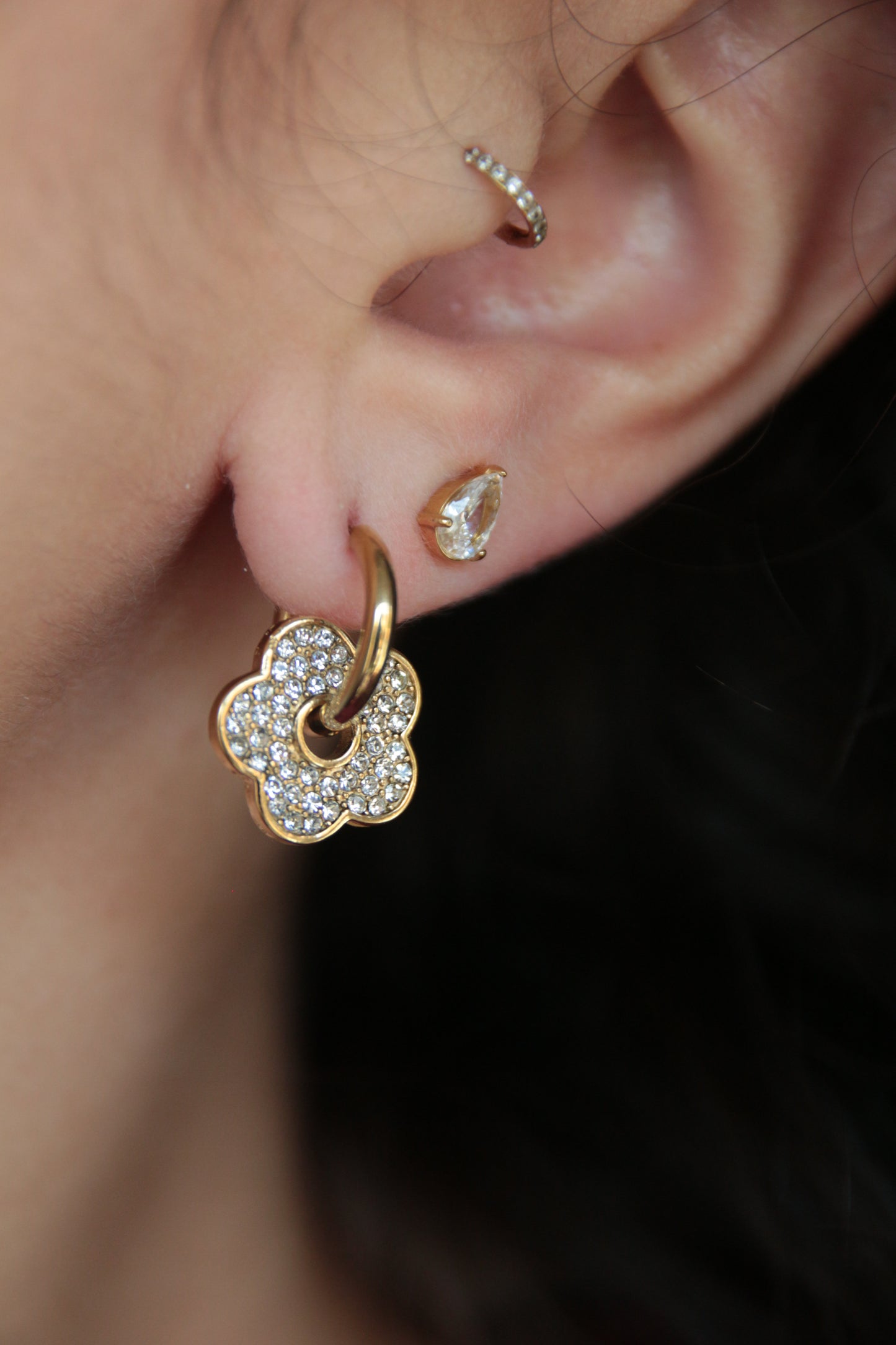 Boucles d'oreilles fleurs strass dorée - MANON