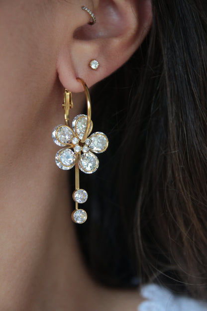 Boucles d'oreilles pendantes fleur cristaux - DIVINA