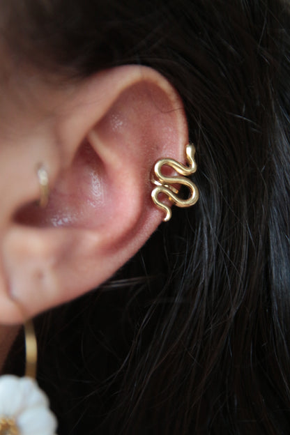 Faux piercing serpent
