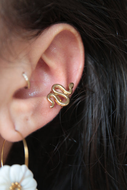 Faux piercing serpent