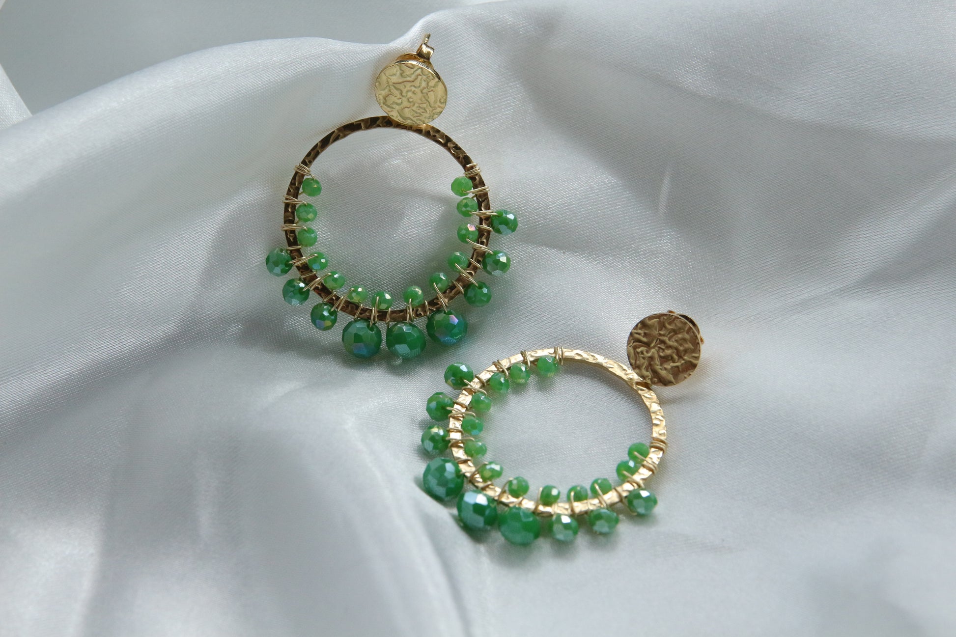 Boucles d’oreilles créoles perles vertes 