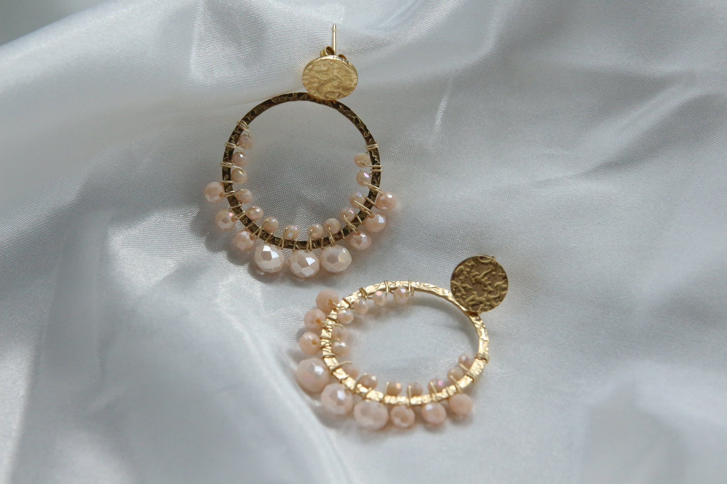 Boucles d’oreilles créoles perles roses