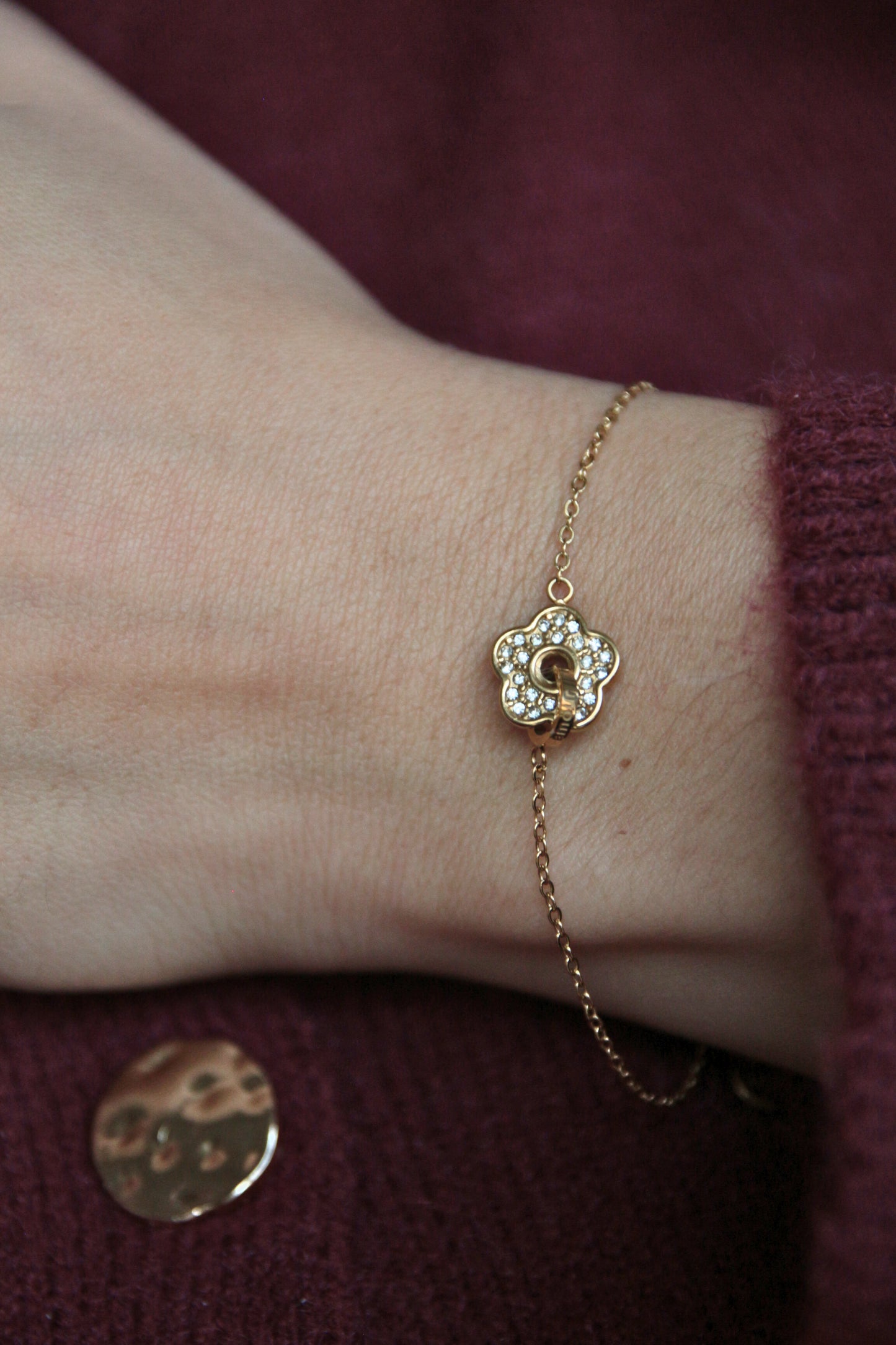 Bracelet fin fleur strass - AMOUR