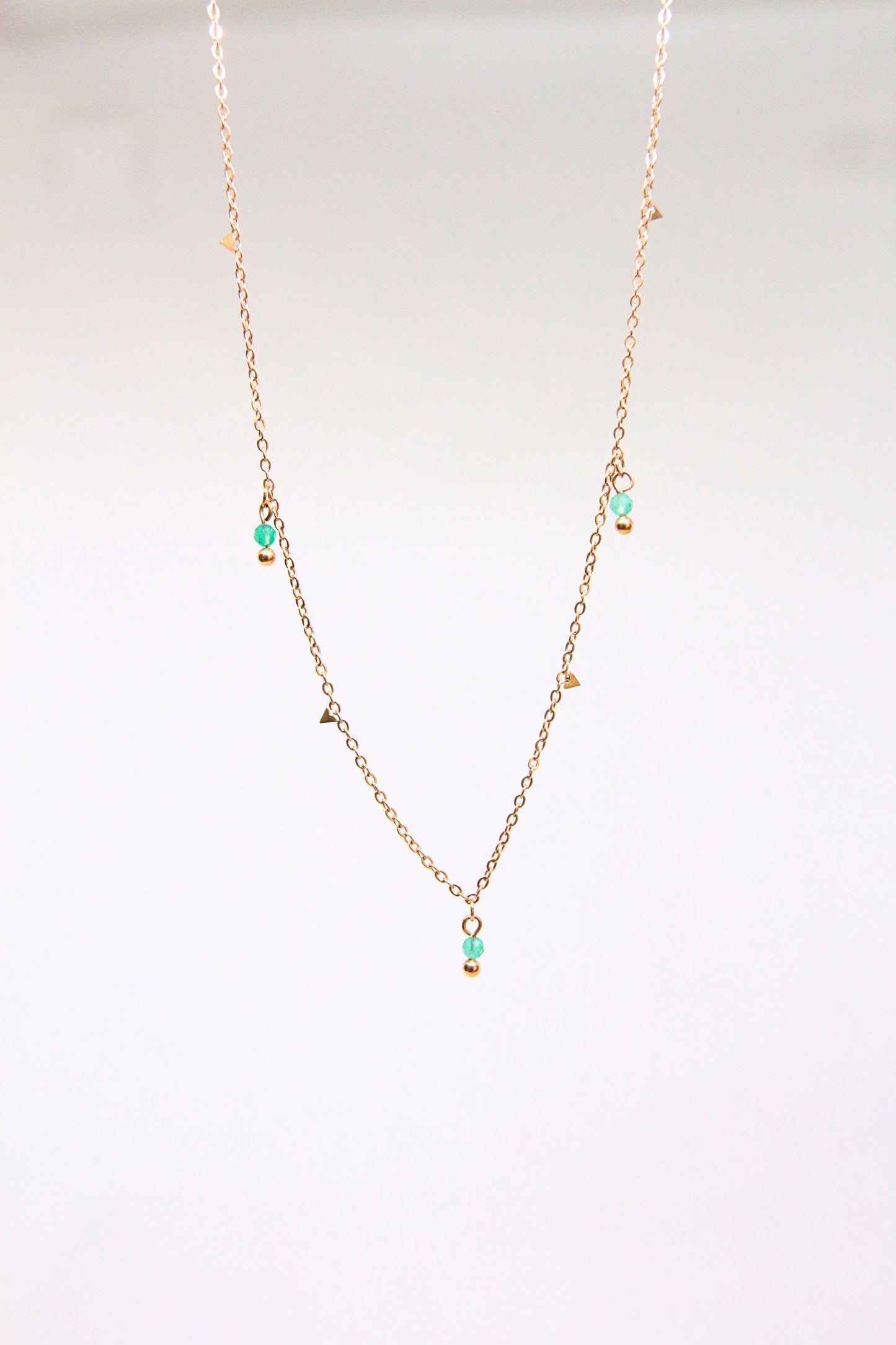 Collier fin doré perles vertes - JADE