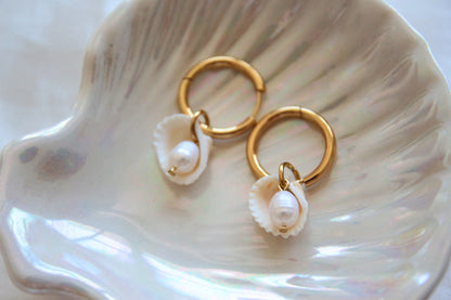 Boucles d'oreilles coquillage et perle d'eau douce (FAIT MAIN)